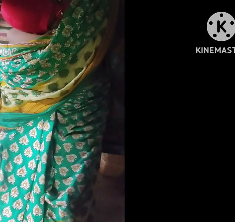 O fut pe mama mea vitregă tamilă în sufragerie