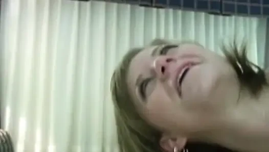 Hevesli ağız her şeyi derine alıyor