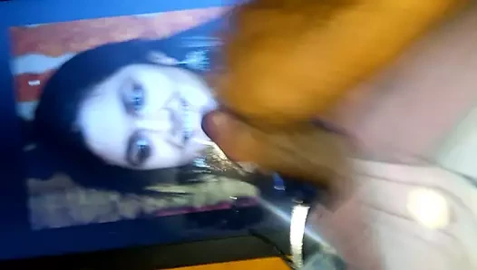 Keerthi Suresh 5. yüze boşalma