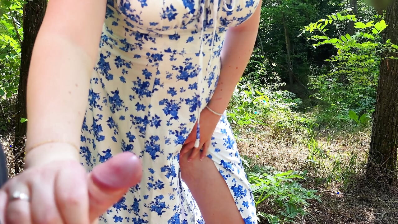 Herkesin içinde elle muamele - yabancı kadın beni mastürbasyon yaparken yakaladı ve boşaltıyor!