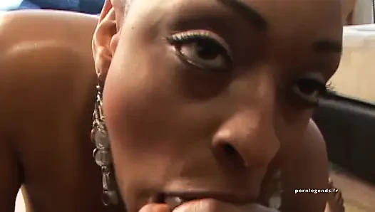 Carmen Hayes oral seks sırasında taşak emmenin önemini biliyor (4k)