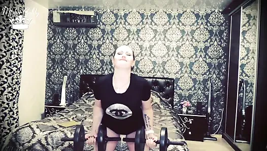 Biceps meydan okuması için 101 ağırlık kaldırma tekrarları!