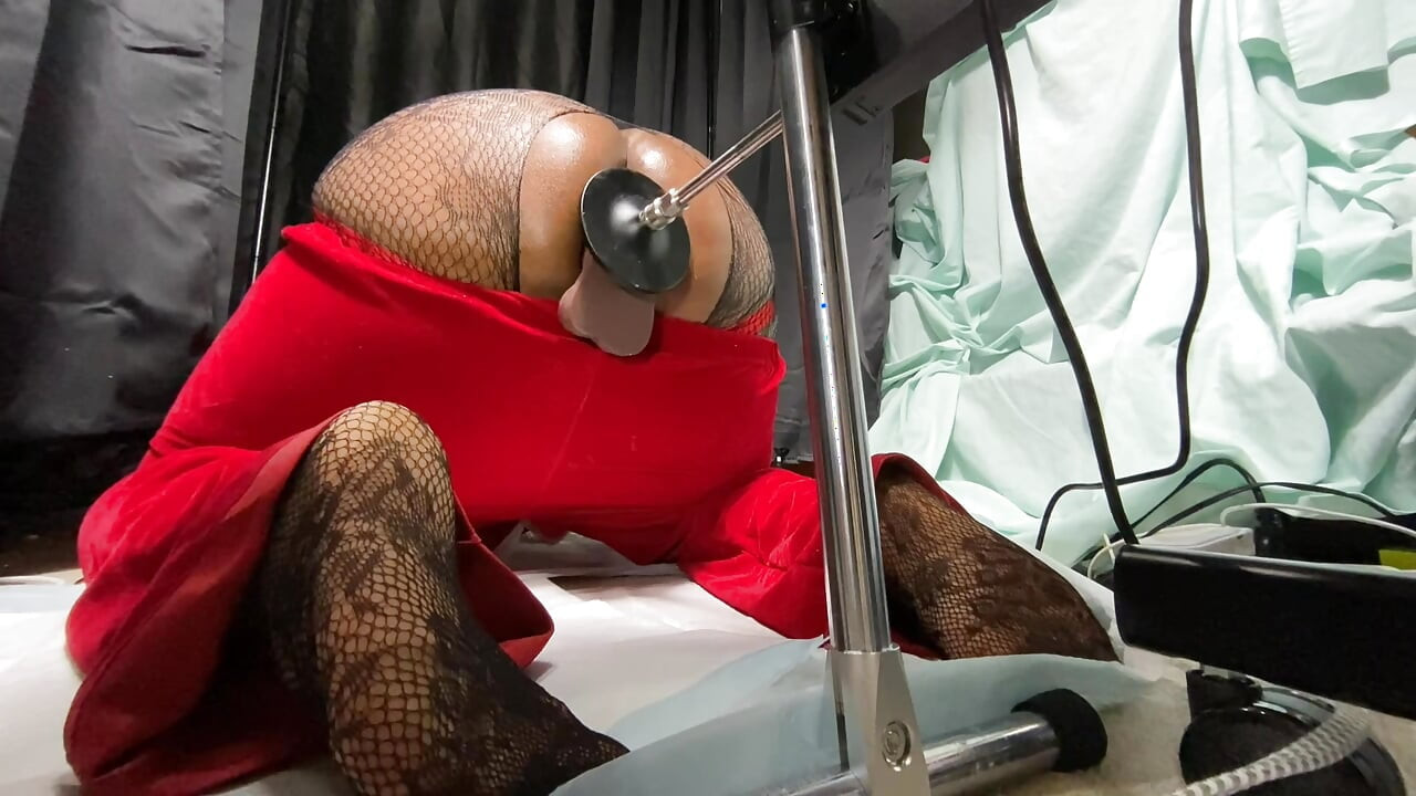 Ο Άγιος Βασίλης γαμιέται με μεγάλο δονητή μηχανής του σεξ μέχρι να έχει οργασμούς προστάτη για δώρο Χριστουγέννων