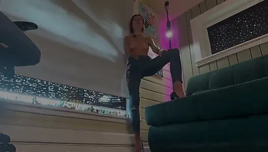 Sandy in Sexy Jeans. Geheime Aufnahme Von Heißer Masturbation