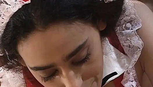 Çok ateşli Alman hizmetçiler ateşli anal üçlü seksten sonra dölle doluyor