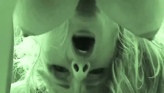 Blonde MILF nimmt BBC in dampfend nahaufnahme, interracial sex