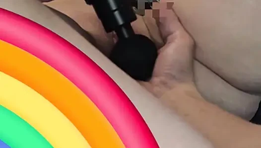 Pijat senjata! Dia mencintai mereka!