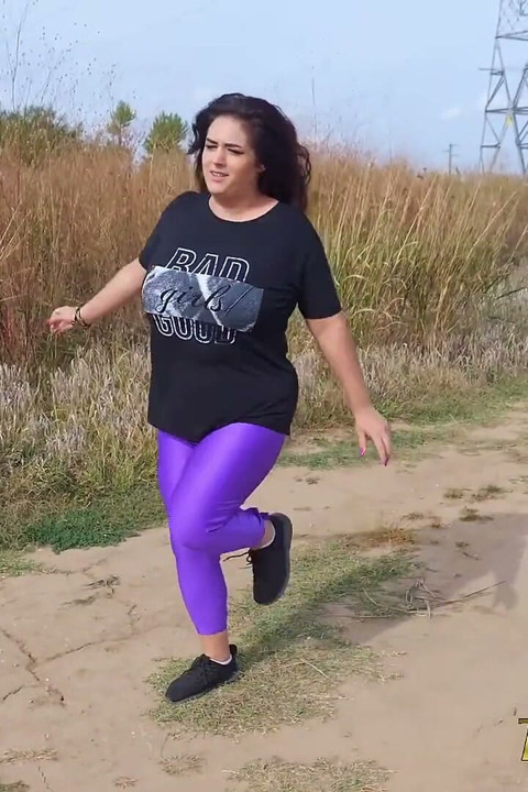 Fat girl desperate to pee outdoor wet her panties outdoor and smoke until they dry