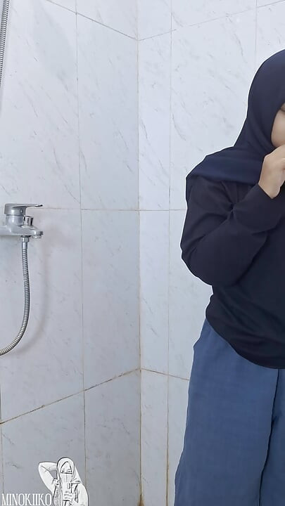 Horny Hijab Village Sister-in-Law Expose Her Sexy Naked Body While Shaving Her Tight Virgin Pussy - Minokiiko