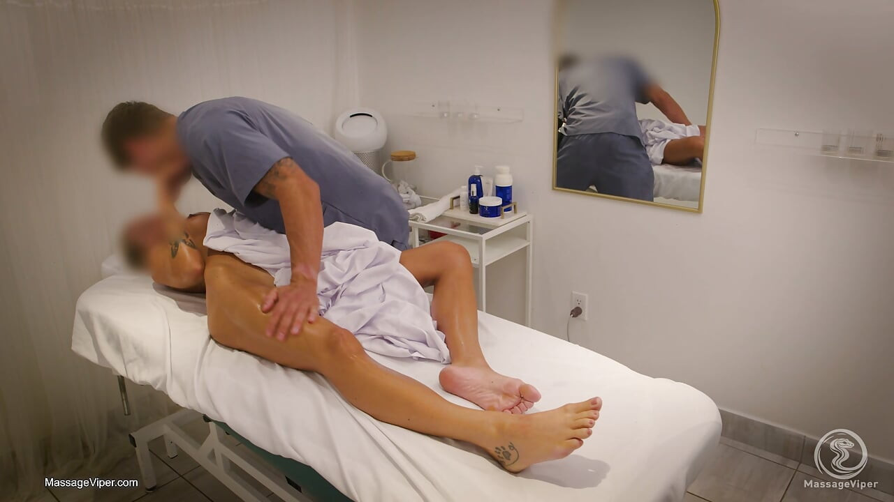 Blonde fitness model fucking her massage therapist