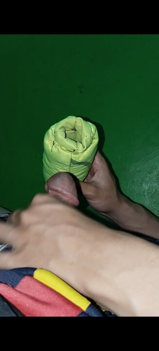Trying to get a dildo to fit into the hole doesn't fit the big dick.