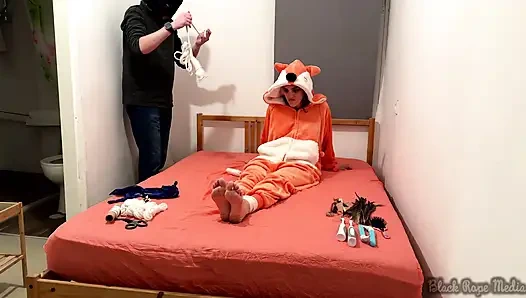 Мириам Связали И Пощекотали В Комзи