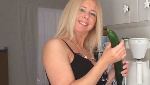 EXTREME HUGE CUCUMBER for a fit and Sexy German MILF! Gape!