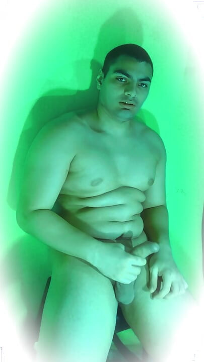 Green - Masturbation - Cristopher Rebellato - Big Penis - Vertical Video - Muscular