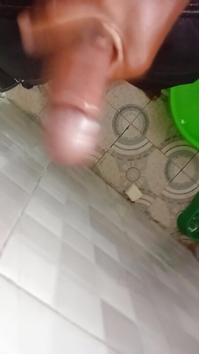 Tip s velikim crnim kurcem drka nakon što mu je odbijena pička