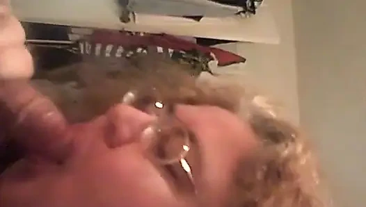 Vicki si suster semok kulit putih nyepong kontol pacar lamaku