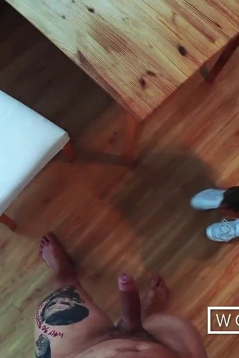 Adrienne kiss si tante super sange yang lagi ngidam dipuasin sama kontol besar!