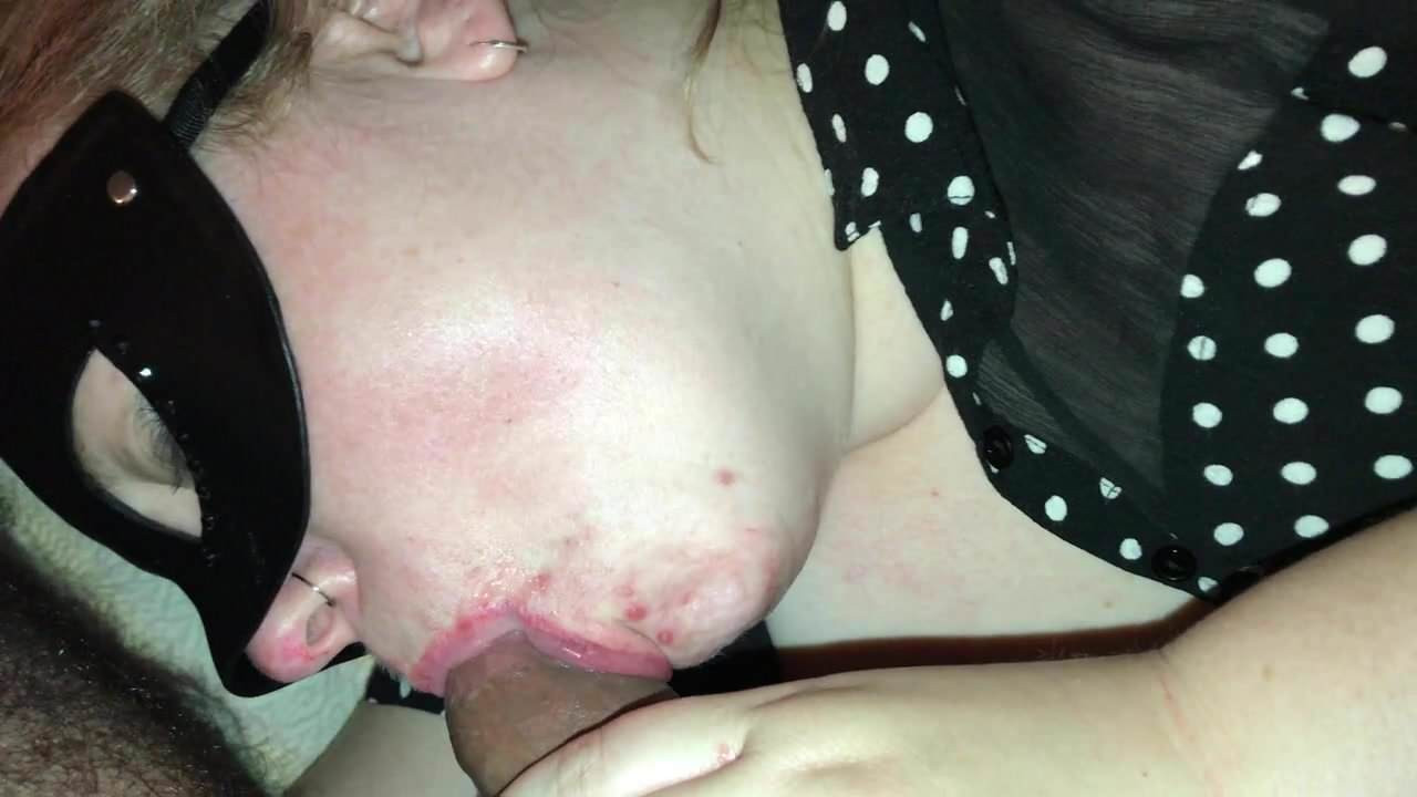 Sucks while getting a toy in her cunt, squirts hard. Comment