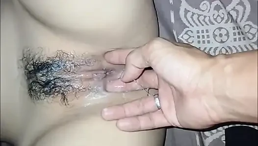 Gadis nakal asia lagi asik fingering sempitnya