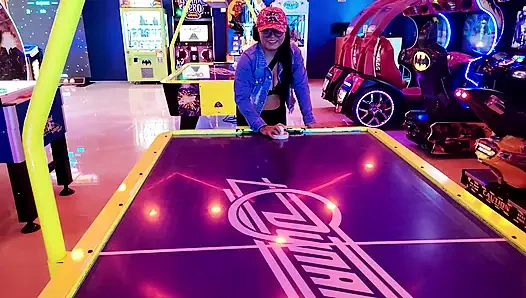 Encounter at the Mall of America (Minnesota): Between Luxury, Desire, and Pleasure