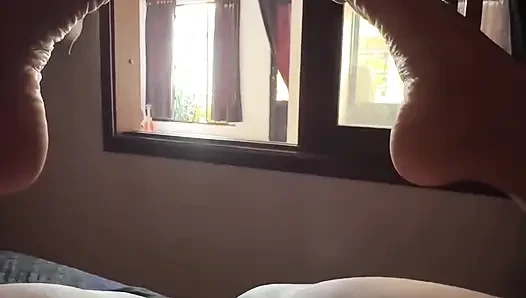Dudaklarım büyük ve ıslak, onları emmek için küçük bir ağıza ihtiyacım var