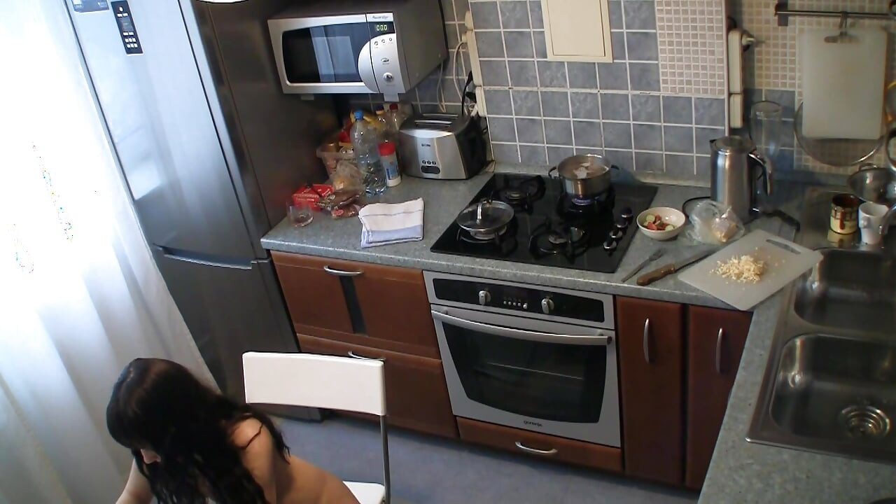 Naked MILF Is Cooking Something in the Kitchen
