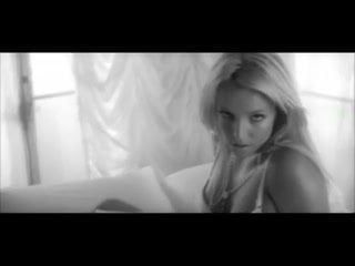 Britney spears หยอกล้อควยในห้องนอน !!