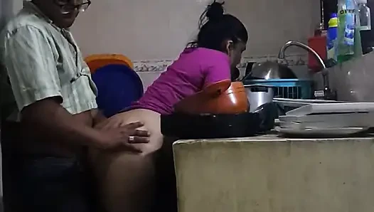 Ngentot dan nyepong kontol karyawan di dapur