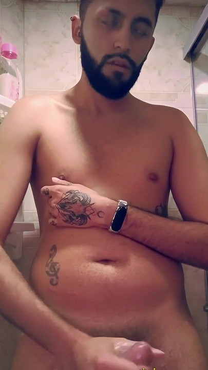 ชักว่าวในห้องอาบน้ําจนน้ําแตก แล้วก็ไปต่อ