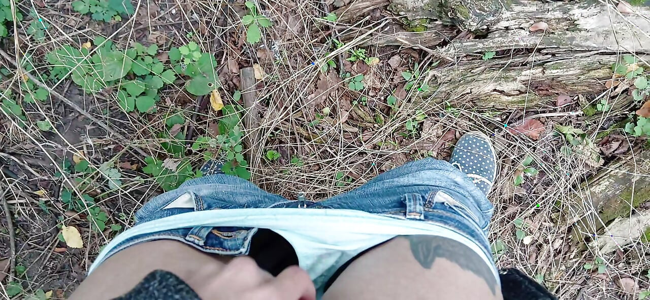 Frau riskante masturbation pOV in der Öffentlichkeit plase