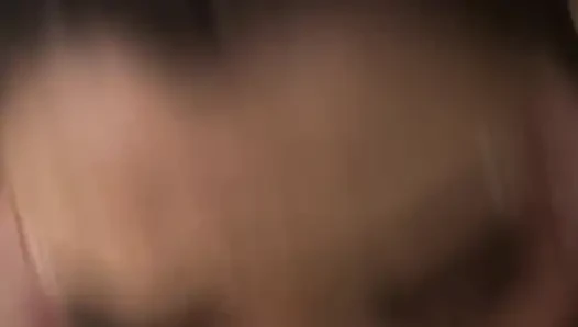 Cara apa yang lebih baik untuk mencoba tampilan riasan daripada dengan blowjob