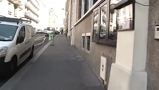 Orta yaşlı sürtük yarak aramak için sokaklara çıkıyor