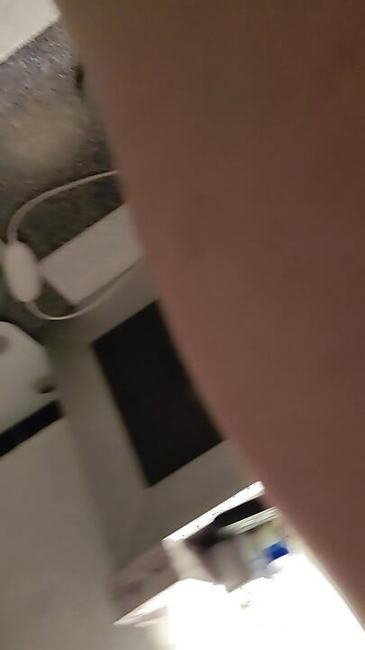 Baiser ma femme 2 - Mettre ma main dans sa chatte