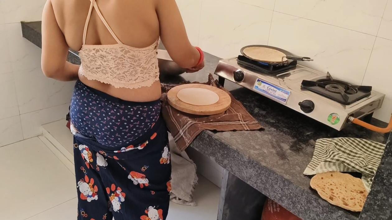 私は初めて彼女のアナルを抱きました