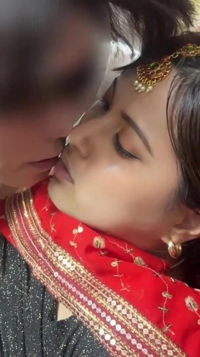 Must-see moment from "Indian college girl got sex by pubic hair removal salon employee! Desi, blowjob, Saree, Amateur,"