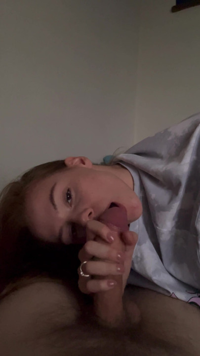 荒無人煙的夜晚蹂躪：繼父獨自用力猛擊紅髮女郎的滴水洞