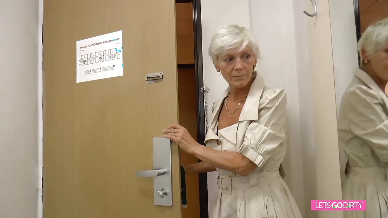 Natural granny 71 years still know how to fuck