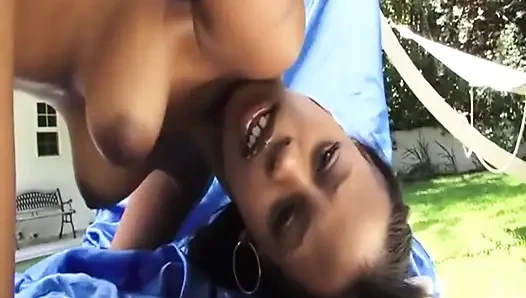 Kontol hitam mengisap dildo bermain... Muncrat di payudara