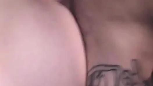 Reife brünette MILf in sperma nach hartem hämmern durchnässt