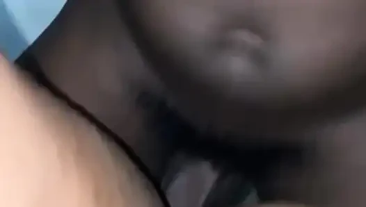 Aku ngentot sahabat anakku sendiri waktu keluargaku lagi nggak di rumah