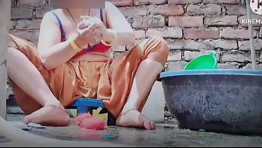 Sevimli yumuşak ateşli seksi video köyü ateşli kız banyo yapıyor