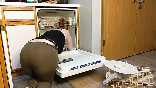 Gözlerini üvey annenin göt deşerinden uzak tutamayasın