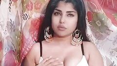 Meri soniya teacher ke boobs bhut sexy or bade he unhone Aaj mujhe sex ke bare me bataya