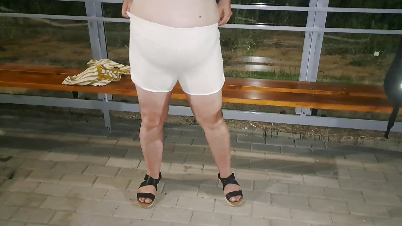 0055 Wieczorny pokaz na dworze