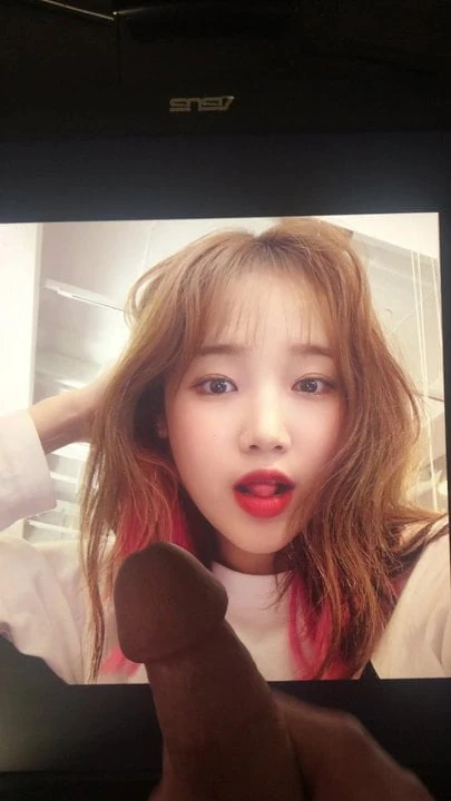 Weki meki yoojung počast spermi
