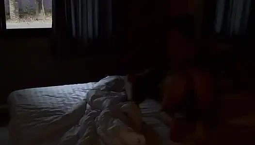 Karım gösteriş yapmayı seviyor.