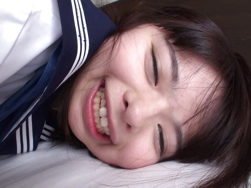 Bright Smile, Lekuk kecil. Cewek ini meleleh buru-buru dan lanjut memeknya dengan ganas