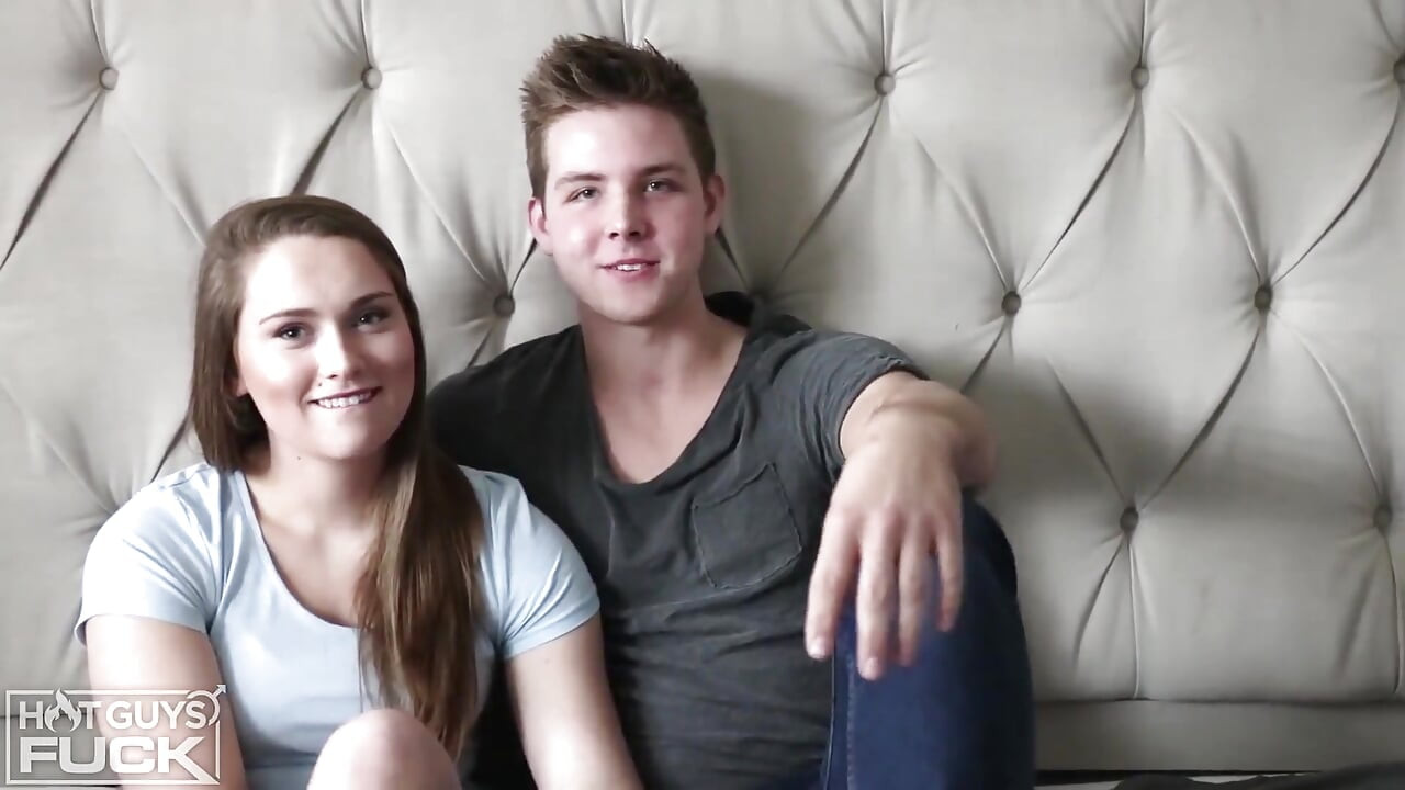 高大的壮男Brady Corbin乱搞纹身宝贝Danielle Land