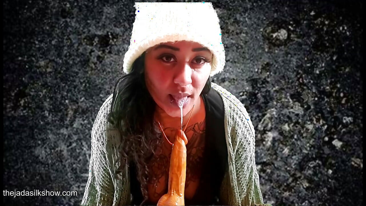 Oralna grunge zabava Jade Silk