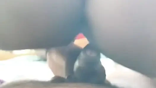 Istriku sedang dalam mood untuk seks.